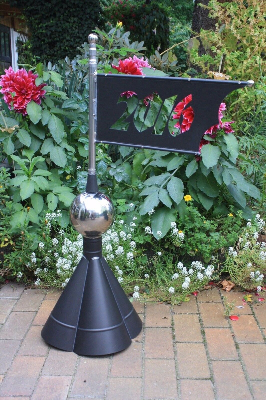 163251966833_-oIAAOSwLF1X3nVM_s-l1600