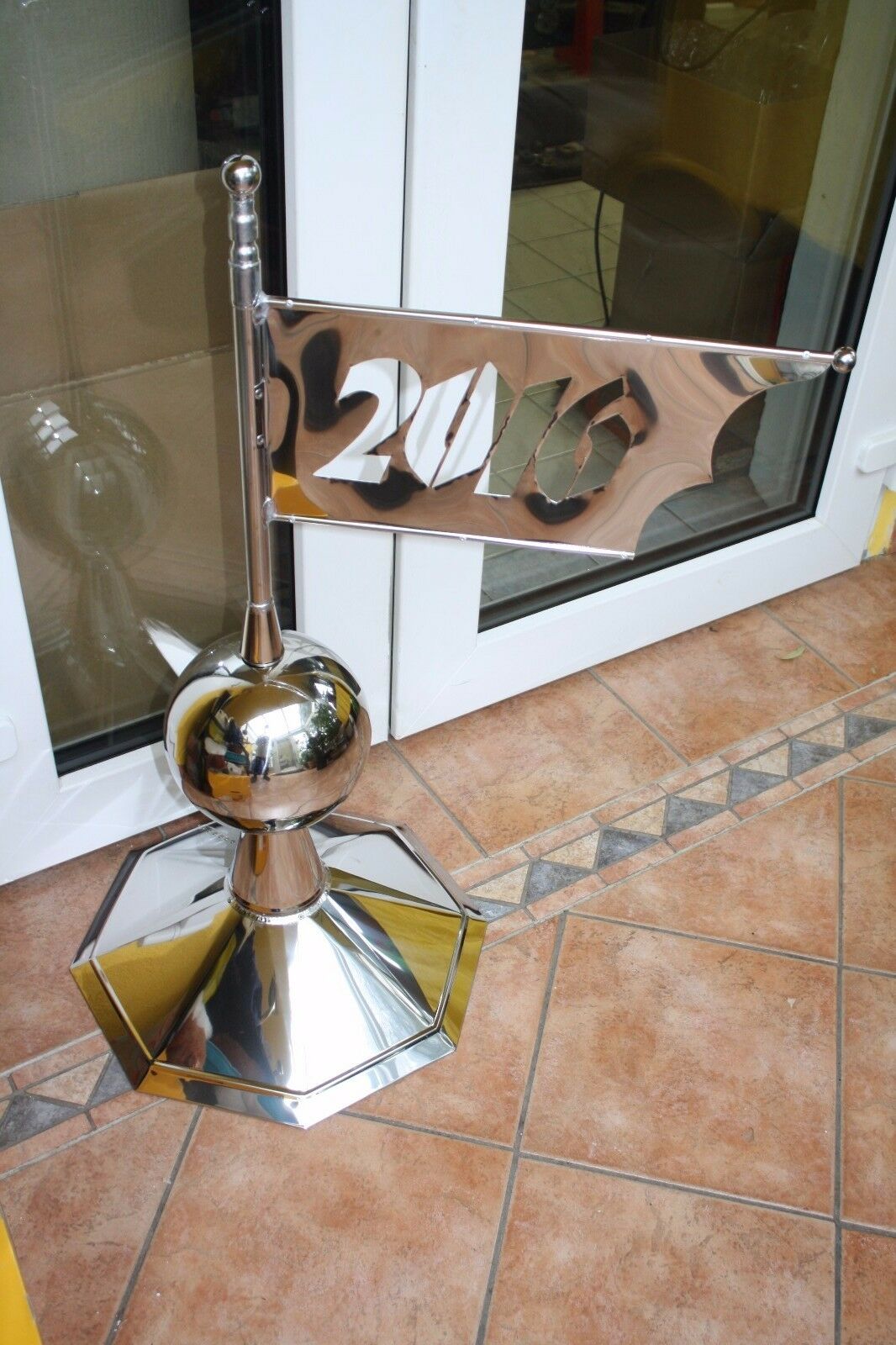 153560620835_5agAAOSwYlJW2-8L_s-l1600